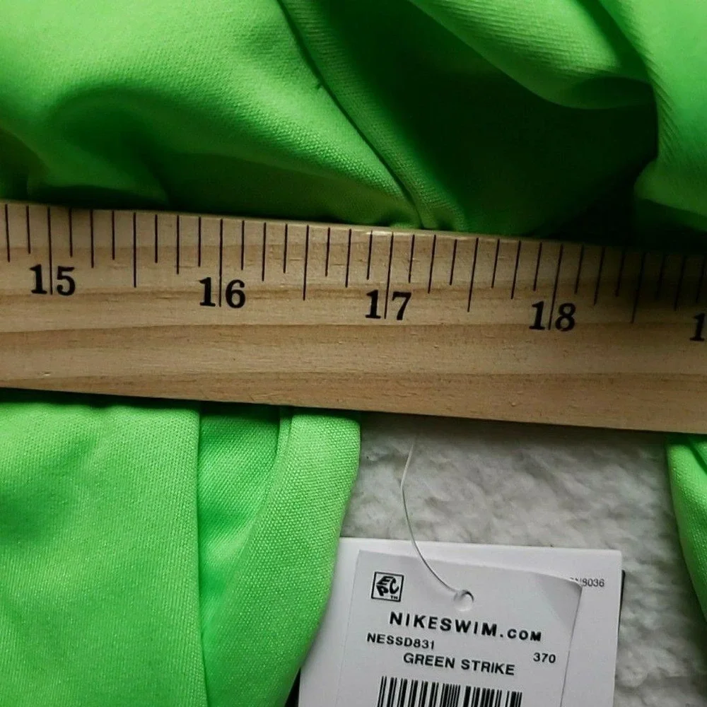 Nike Rash Guard Youth XL Green Strike Dri-FIT 3/4 Sleeve Swim Shirt Logo